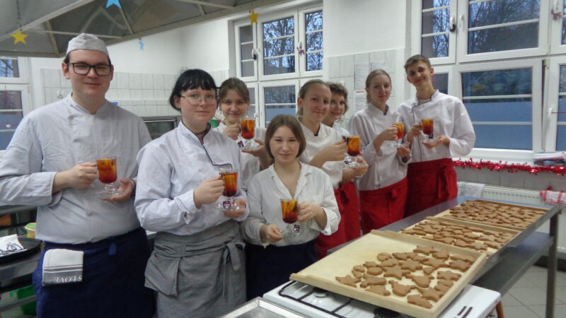 Koło Młodego Technologa- „Świąteczne lukrowanie pierników”